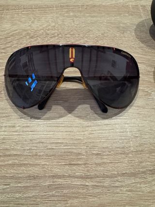 Gafas de sol Carrera negras y rojas