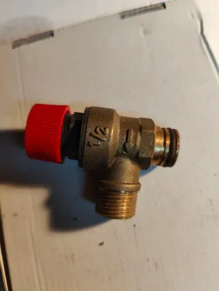 Válvula de seguridad 1/2 latón de 3 bar.