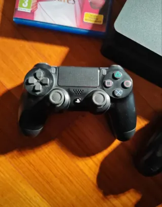 PS4 500GB + FIFA 20 + 2 Controller