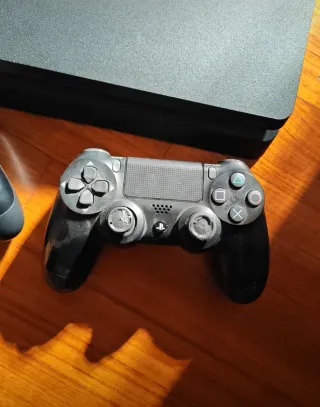 PS4 500GB + FIFA 20 + 2 Controller