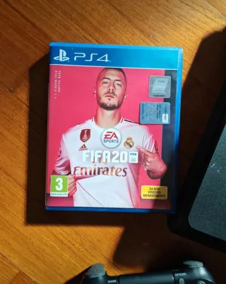 PS4 500GB + FIFA 20 + 2 Controller
