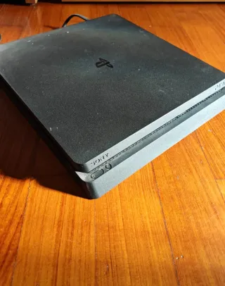 PS4 500GB + FIFA 20 + 2 Controller