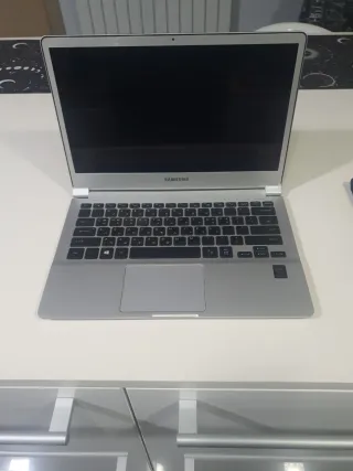 Portátil Samsung NT900X3K-K37 Plata