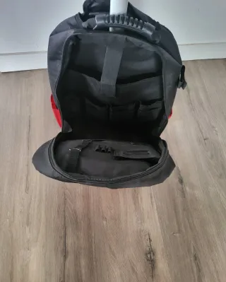 Mochila con ruedas para herramientas