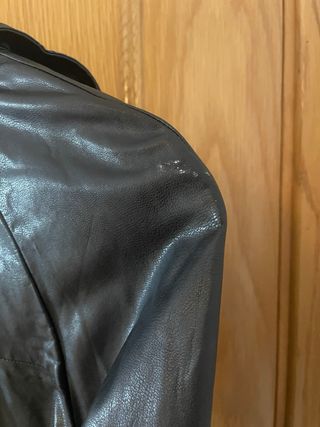 Chaqueta efecto piel Zara Talla XS