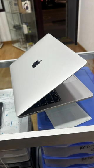MacBook Pro 8GB RAM Plata 2020