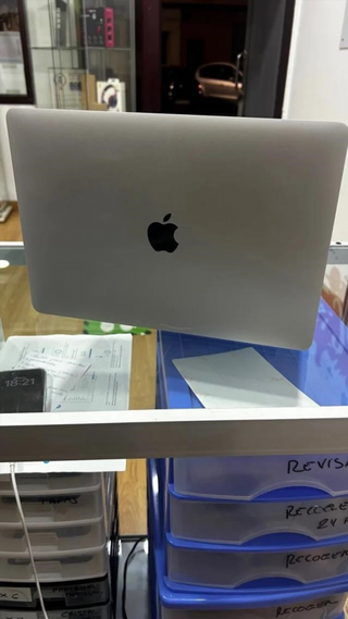 MacBook Pro 8GB RAM Plata 2020