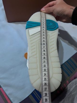 Zapatillas Louis Vuitton Talla 39 con sus papeles