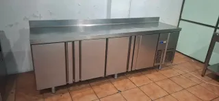 Bajo mostrador Infrico 4 puertas
