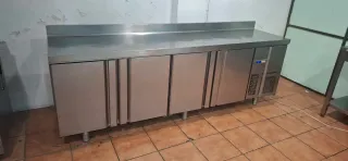 Bajo mostrador Infrico 4 puertas