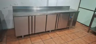 Bajo mostrador Infrico 4 puertas