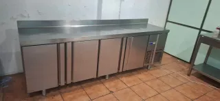 Bajo mostrador Infrico 4 puertas