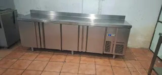 Bajo mostrador Infrico 4 puertas