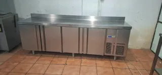Bajo mostrador Infrico 4 puertas
