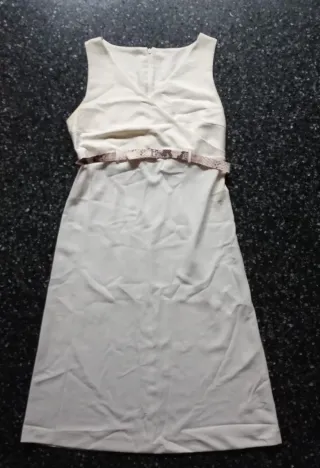 Vestito bianco con cintura