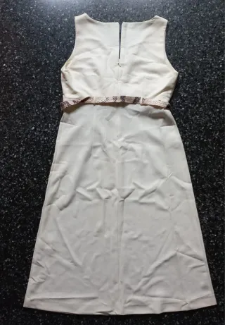 Vestito bianco con cintura