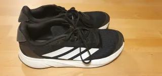 Zapatillas Adidas niño negras y blancas