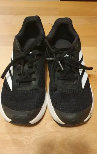 Zapatillas Adidas niño negras y blancas