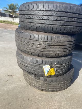 Neumático Kumho 225/60 R18 104V