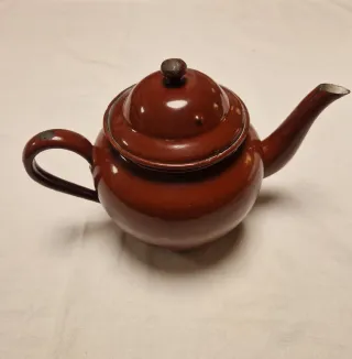 Tetera antigua metal esmaltado