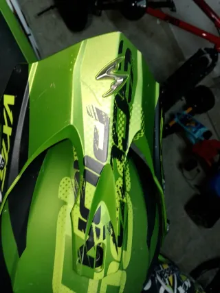 Casco de moto cross verde