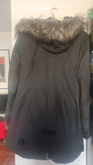 Abrigo Parka Khujo gris con capucha