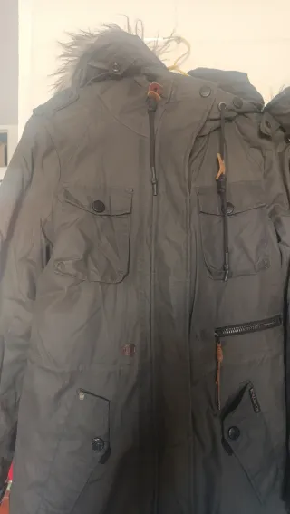 Abrigo Parka Khujo gris con capucha