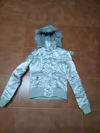 Chaqueta mujer gris con capucha