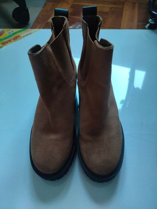 Botines marrones tacón  ante stradivarius 37