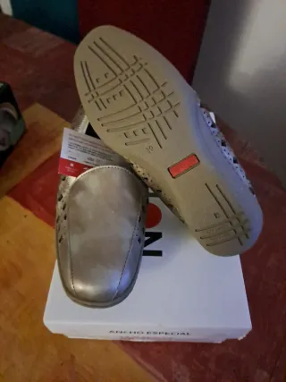 Zapatos de piel plateados T39 ancho especial