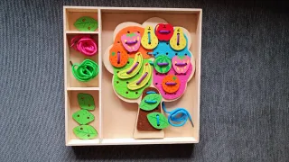 Juego de costura infantil de madera