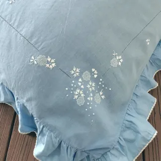 Conjunto  antiguo textil cama azul con volantes