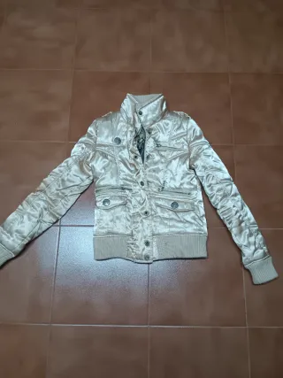 Chaquetón dorado