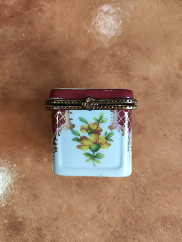 Scatolina vintage in porcellana con fiori stile Limoges