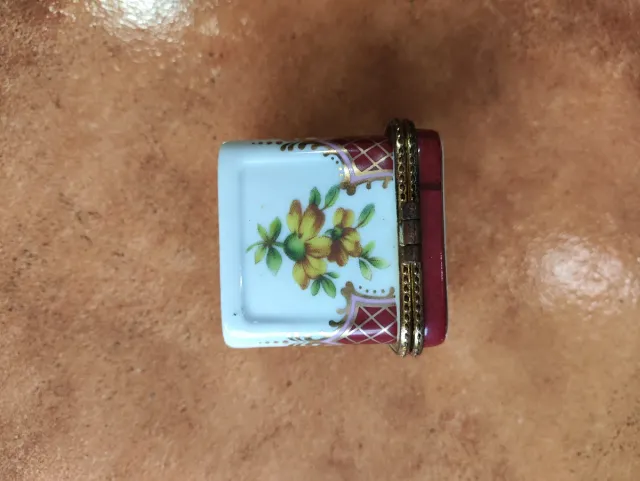 Scatolina vintage in porcellana con fiori stile Limoges