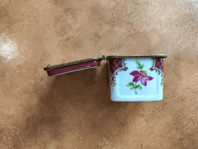 Scatolina vintage in porcellana con fiori stile Limoges