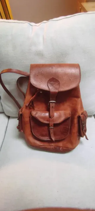 Mochila de cuero marrón