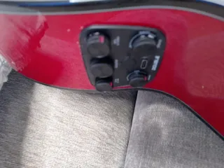 Guitarra flamenca autoamplificada