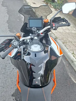 KTM 1290 SUPER DUKE GT. Full carbono + Full equipe