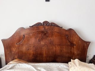 Conjunto Muebles Antiguos: Cama, Mesillas y Cómoda