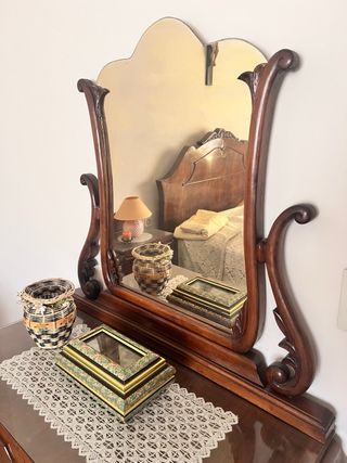 Conjunto Muebles Antiguos: Cama, Mesillas y Cómoda