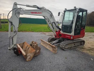 Takeuchi TB240 - Año 2020 - 3 cazos
