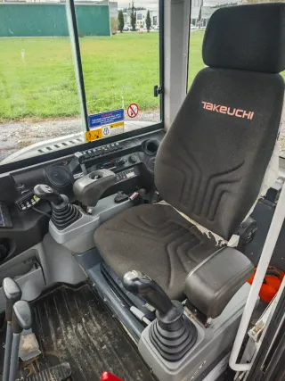 Takeuchi TB240 - Año 2020 - 3 cazos