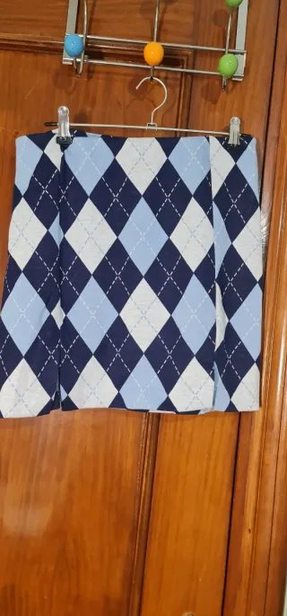 Falda de rombos azul y blanco
