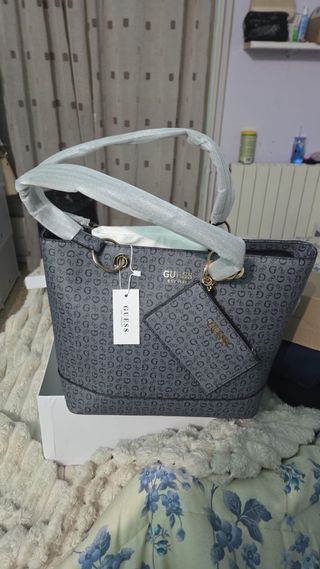 Bolso de marca gris con Monedero