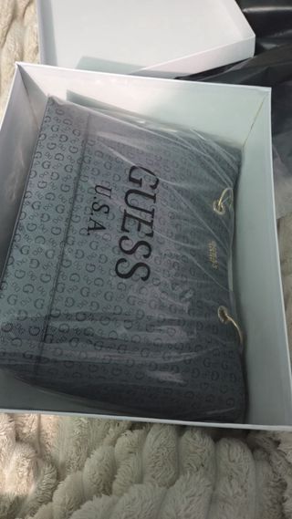 Bolso de marca gris con Monedero