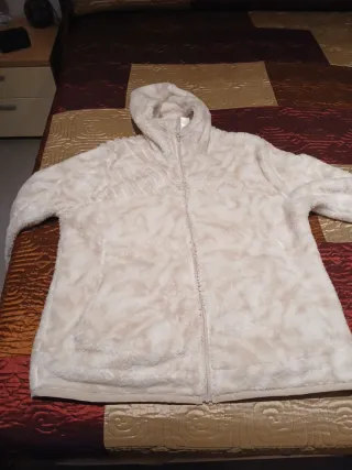 Polar beige con capucha sin estrenar