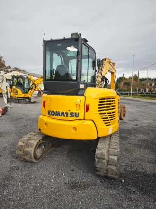 Komatsu PC55MR-5 - Año 2020 - 3 cazos (inclinable)