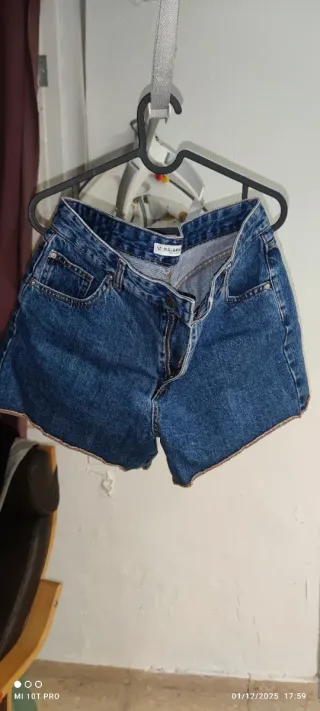 Pantalones vaqueros desgastados