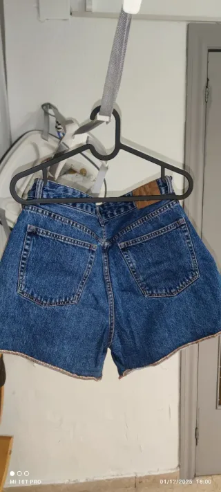 Pantalones vaqueros desgastados